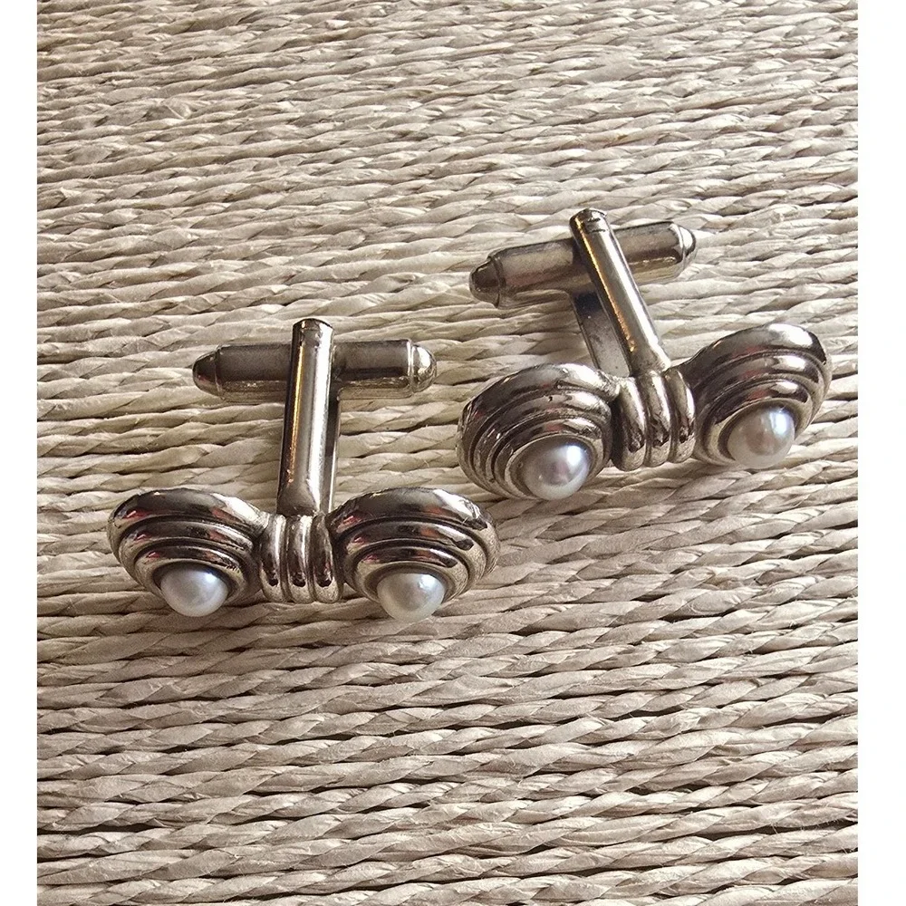 Vtg 70s cufflinks gold tone pearl business academia preppy old money accessorie